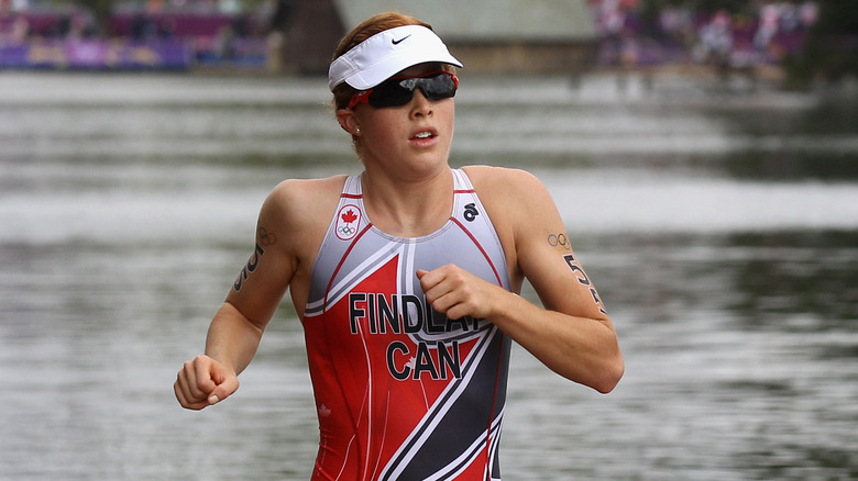 Paula Findlay court en maillot de bain