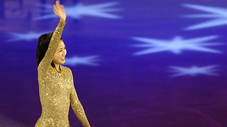 Michelle Kwan sourit et salue