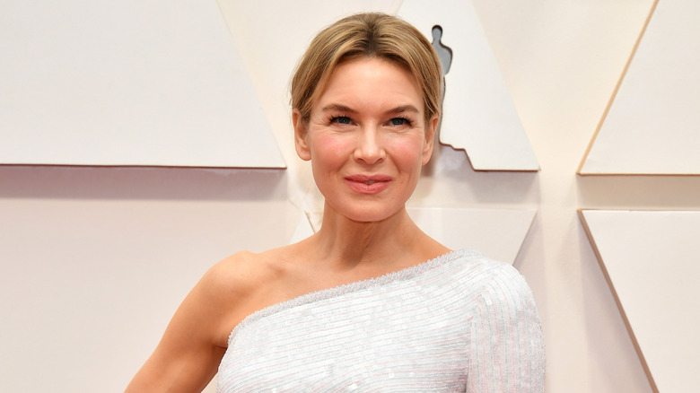 Renee Zellweger, souriante, photo du tapis rouge 2020