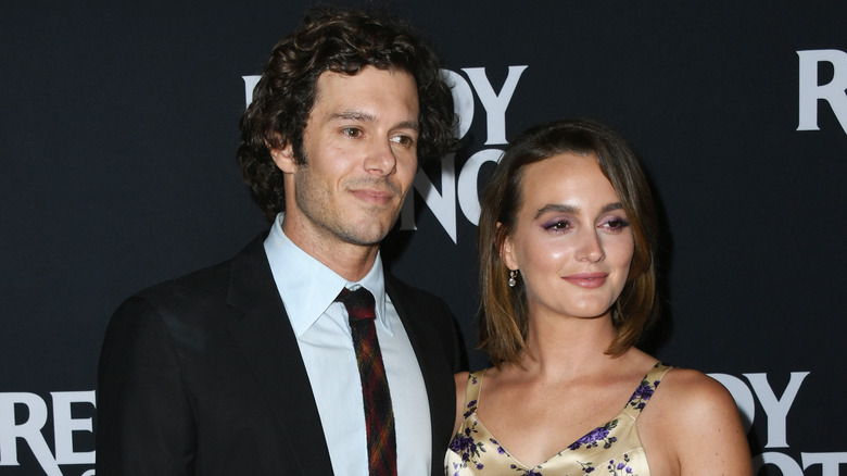 Leighton Meester et Adam Brody posant en 2019