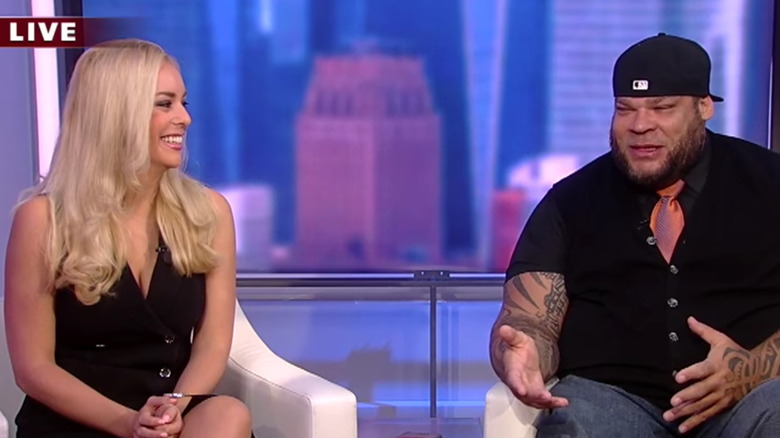 Britt McHenry et Tyrus lors d'une interview