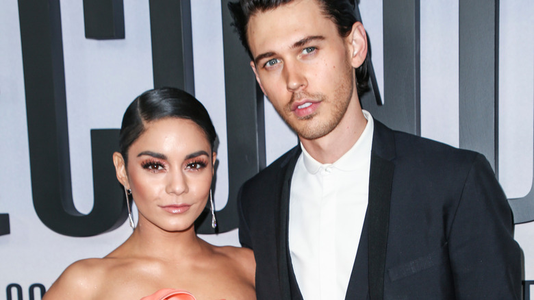 Vanessa Hudgens et Austin Butler posent ensemble