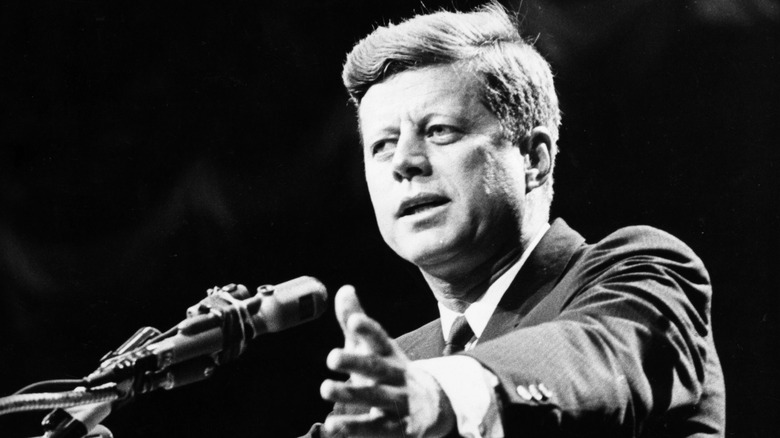 Le président John F. Kennedy parlant 1962