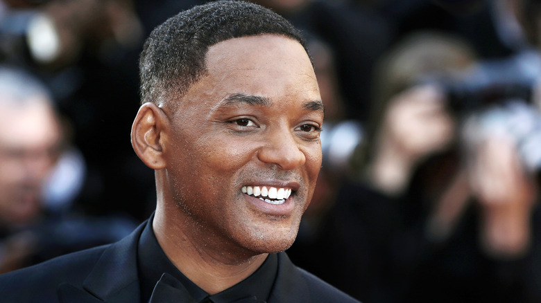 Will Smith sourit