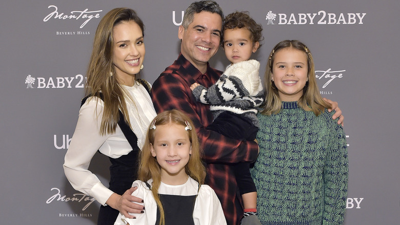 Jessica Alba, avec son mari Cash Warren et leurs trois enfants dont Honor, en 2019