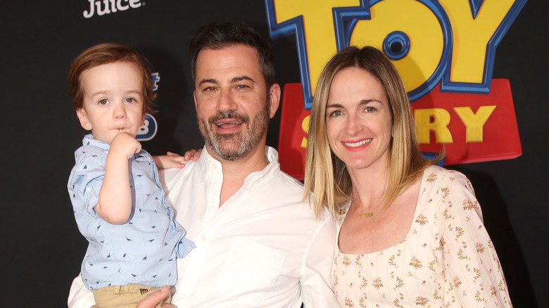 Billy Kimmel, Jimmy Kimmel et Molly McNearney souriant