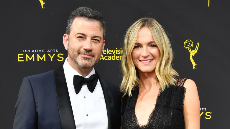 Jimmy Kimmel et Molly McNearney souriant