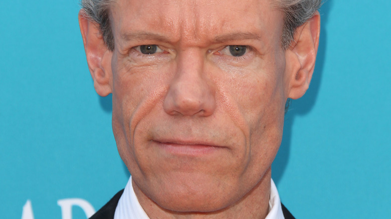 Comment la star du country Randy Travis a eu des démêlés avec la justice