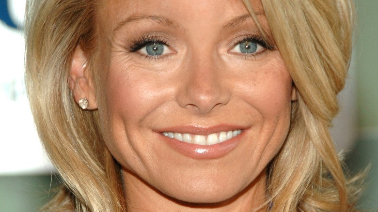 Pourquoi le dernier téléchargement Instagram de Kelly Ripa avec Mark Consuelos fait parler tout le monde