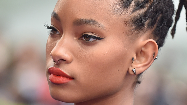 Willow Smith vient de se raser la tête.  Voici pourquoi