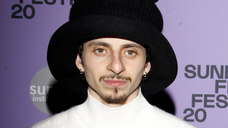 Moises Arias posant à Sundance en 2020