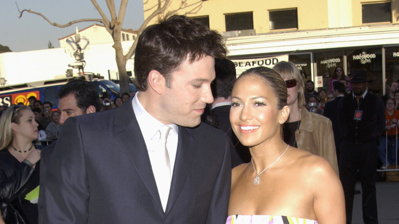 Ben Affleck et Jennifer Lopez souriants