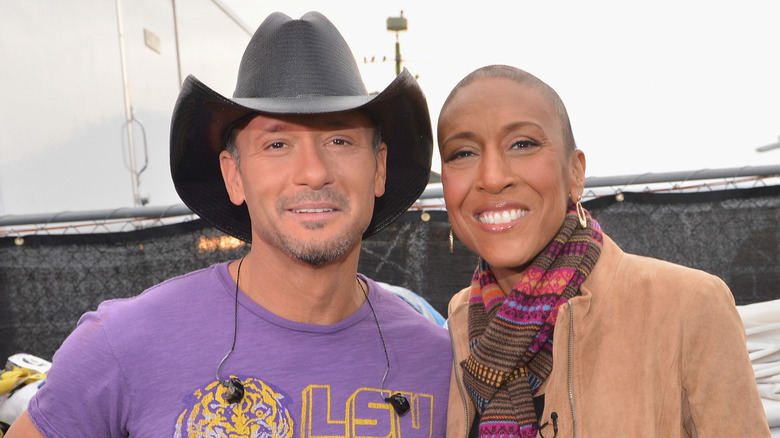 Tim McGraw et Robin Roberts, tous deux souriants