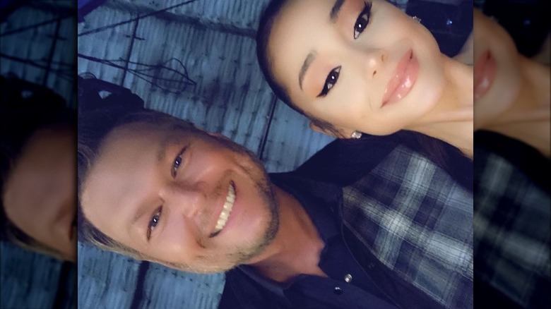 Blake Shelton et Ariana Grande dans un selfie