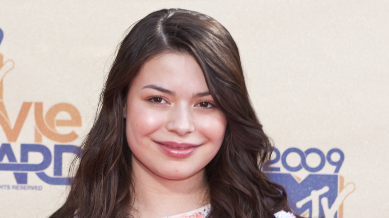 Miranda Cosgrove assiste à un événement