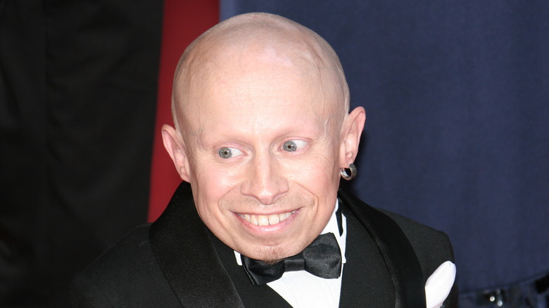 Verne Troyer souriant