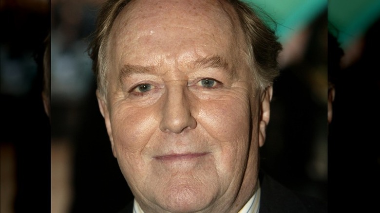 Robert Hardy souriant