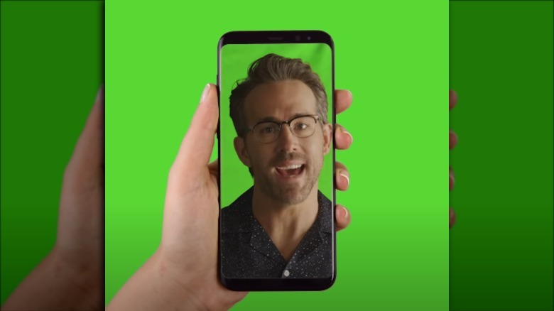 Ryan Reynolds parle dans la publicité Mint Mobile