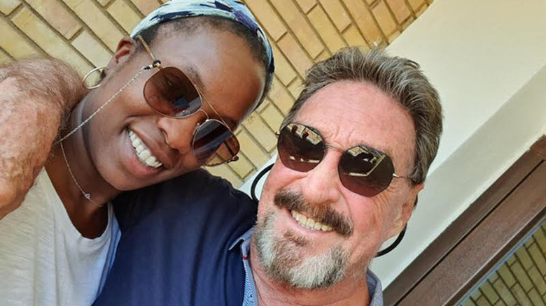 Janice Dyson et John McAfee en selfie