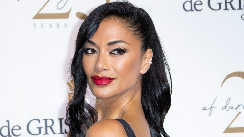 Nicole Scherzinger posant sur le tapis rouge