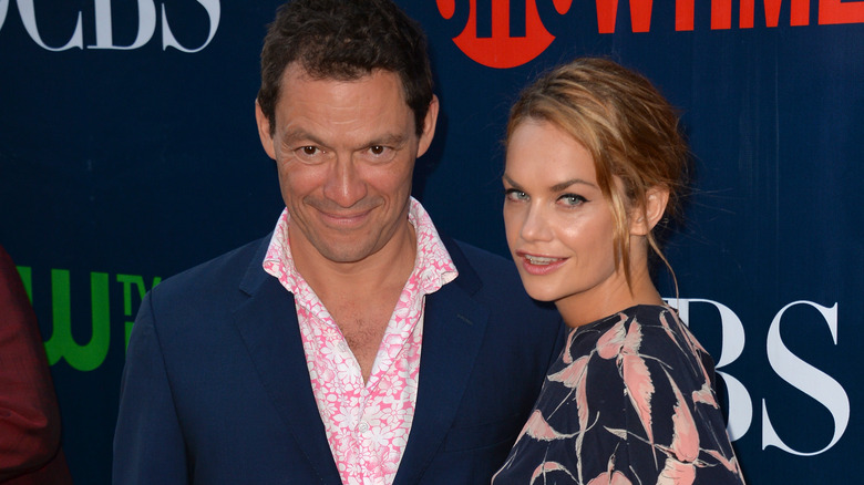 Dominic West et Ruth Wilson souriant