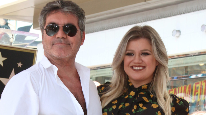 Simon Cowell et Kelly Clarkson posent 