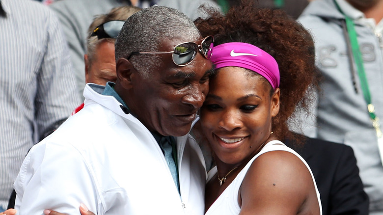 Richard et Serena Williams s'embrassent en 2012