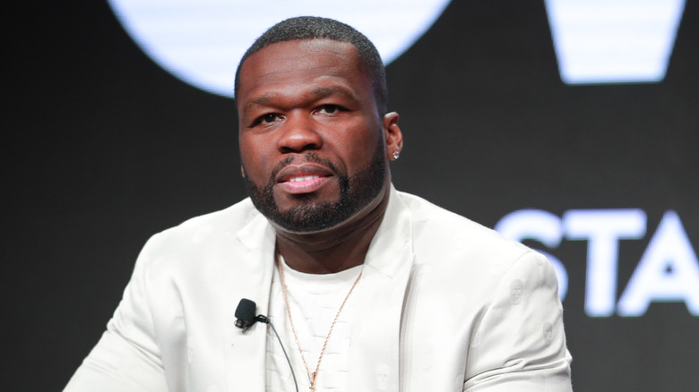 50 Cent s'exprimant sur scène