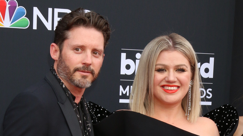 Brandon Blackstock et Kelly Clarkson sur le tapis rouge