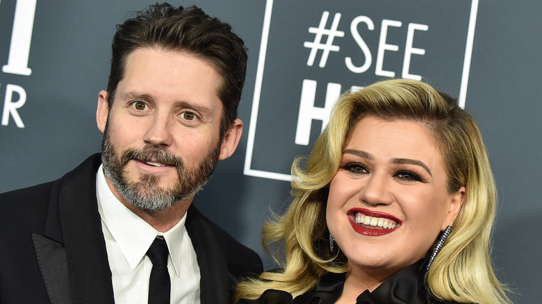 Brandon Blackstock et Kelly Clarkson sur le tapis rouge