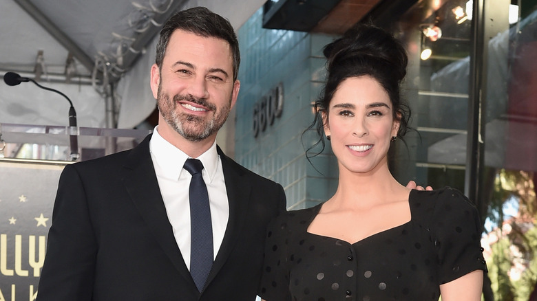 Jimmy Kimmel et Sarah Silverman souriant