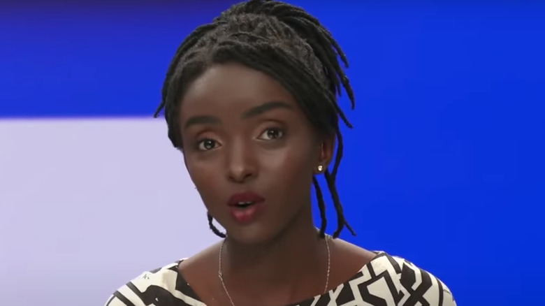 Mercy Muroki s'exprimant à la télévision