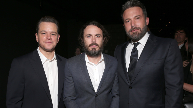 Matt Damon, Casey et Ben Affleck, tous debout