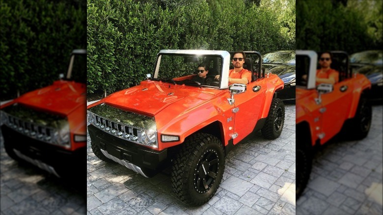 Scott Disick dans un mini Hummer