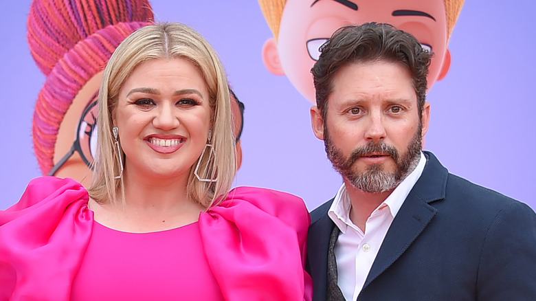 Kelly Clarkson et Brandon Blackstock sur le tapis rouge