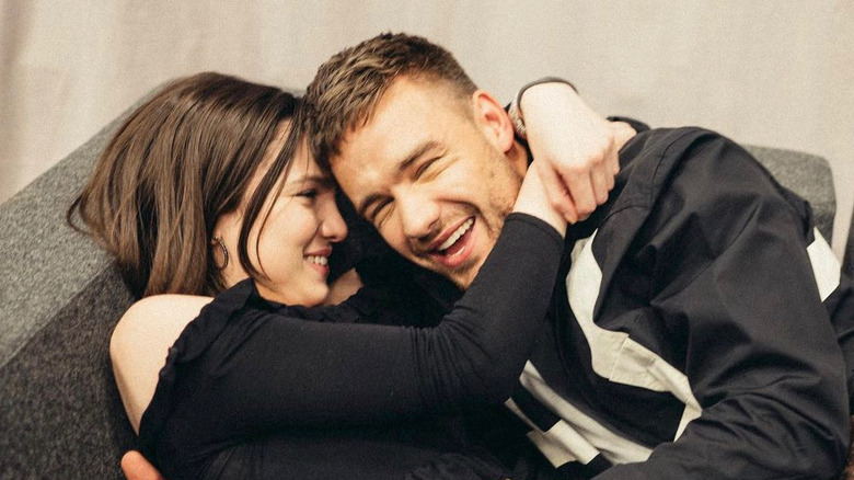 Maya Henry et Liam Payne s'embrassent