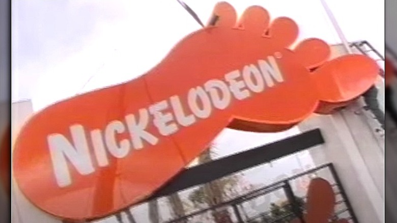 Signe de logo de pied de Nickelodeon