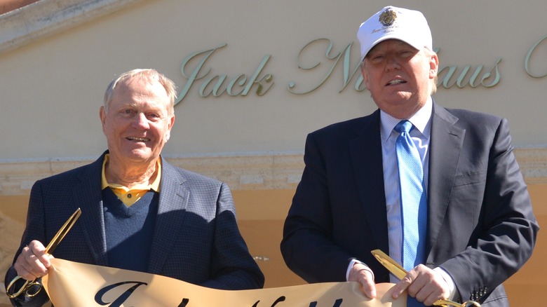 Jack Nicklaus et Donald Trump lors du dévoilement de la villa Jack Nicklaus au Trump National Doral en 2015