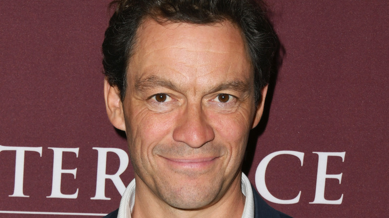 Dominic West souriant