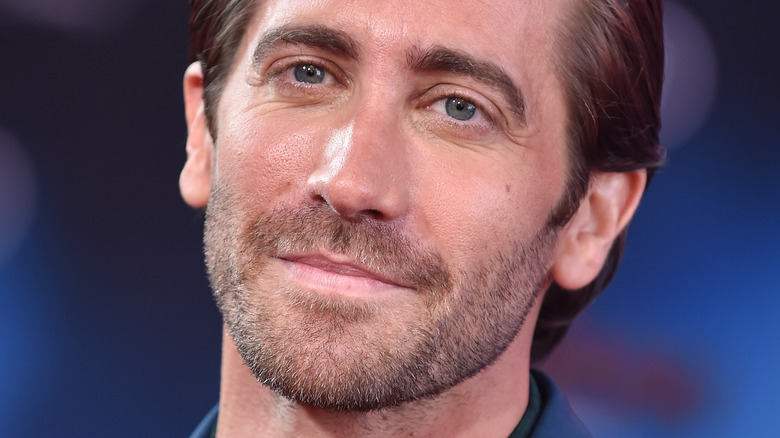 Jake Gyllenhaal doit-il s’inquiéter pour le rouge (version Taylor) ?