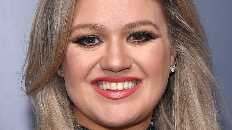 Kelly Clarkson souriant