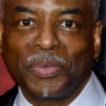 LeVar Burton a quelque chose à dire sur le drame d’hébergement Jeopardy