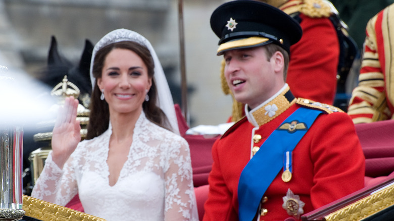 Kate Middleton en agitant