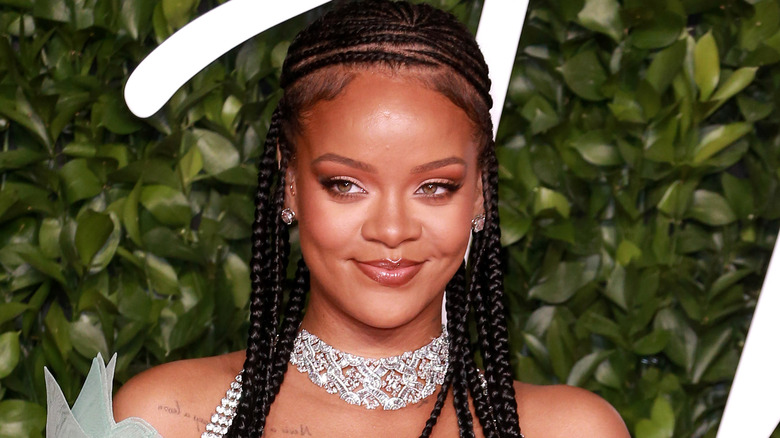 Rihanna souriante
