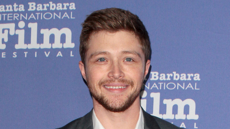 Sterling Knight souriant