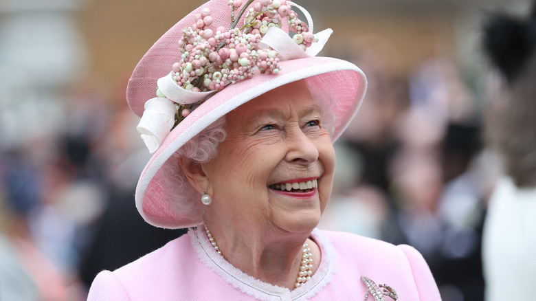 La reine Elizabeth souriant