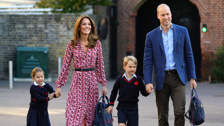 Kate Middleton et le prince William emmènent la princesse Charlotte et le prince George à l'école