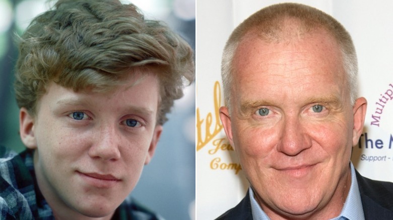 Les jeunes et les vieux Anthony Michael Hall se séparent de l'image