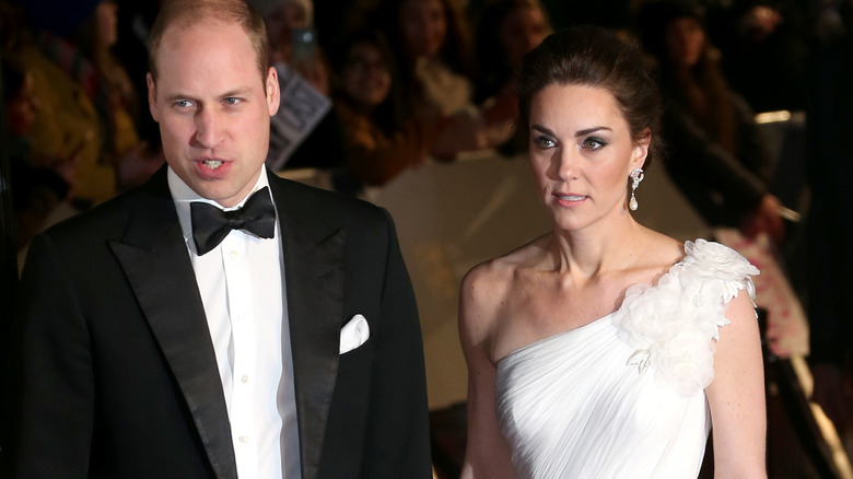 Le prince William Kate Middleton en tenue de soirée