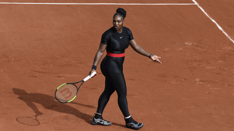 Serena Williams porte un catsuit à Roland-Garros